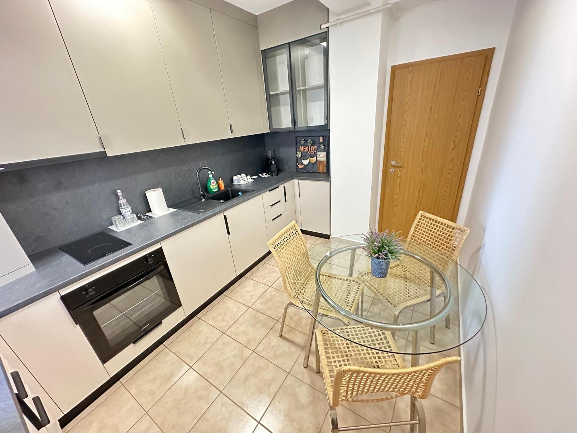 Centru Unirii Luxury Vip Palmier Apartament 2 Cu Terasa Exterioara Amenajata ! Parcare Subterana Privata Climatizata Si Supravegheata Video Dar Doar Cu Rezervare In Limita Locurilor Disponibile !proprietate In Regim Hoteliep - Nu Are Bucatarie *